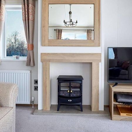 Captivating Bluebell Lodge 2-Bed Cotswolds Caravan Cirencester Ngoại thất bức ảnh