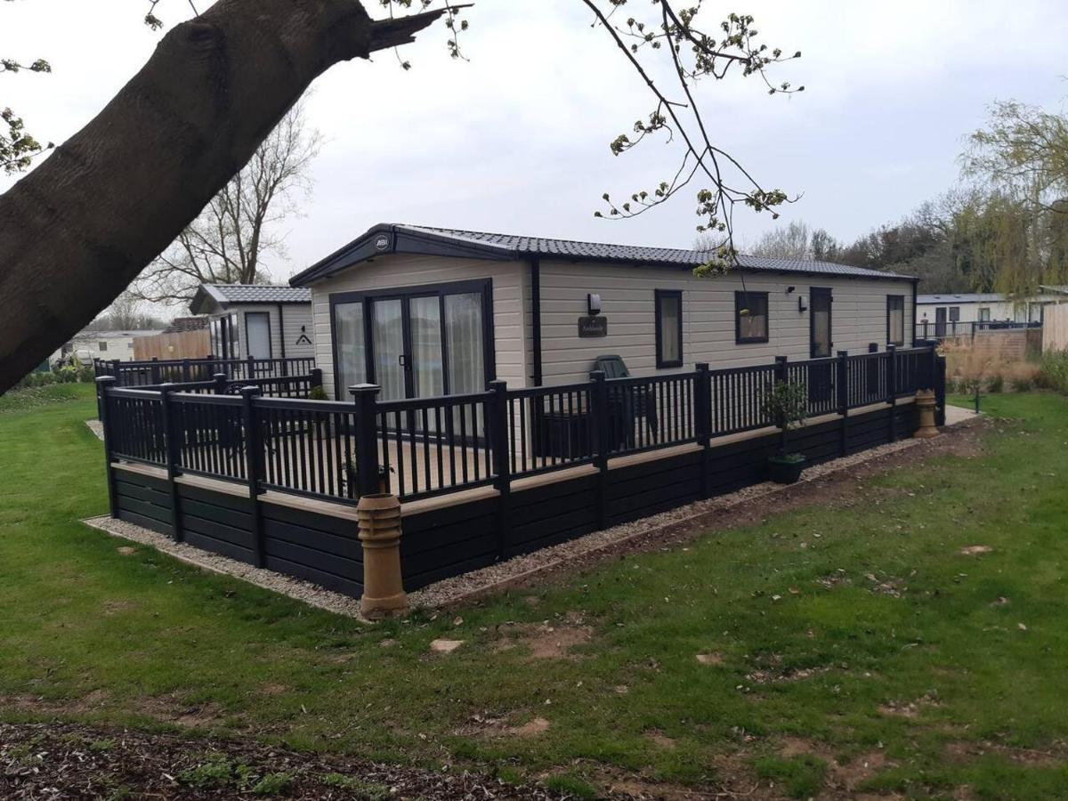 Captivating Bluebell Lodge 2-Bed Cotswolds Caravan Cirencester Ngoại thất bức ảnh
